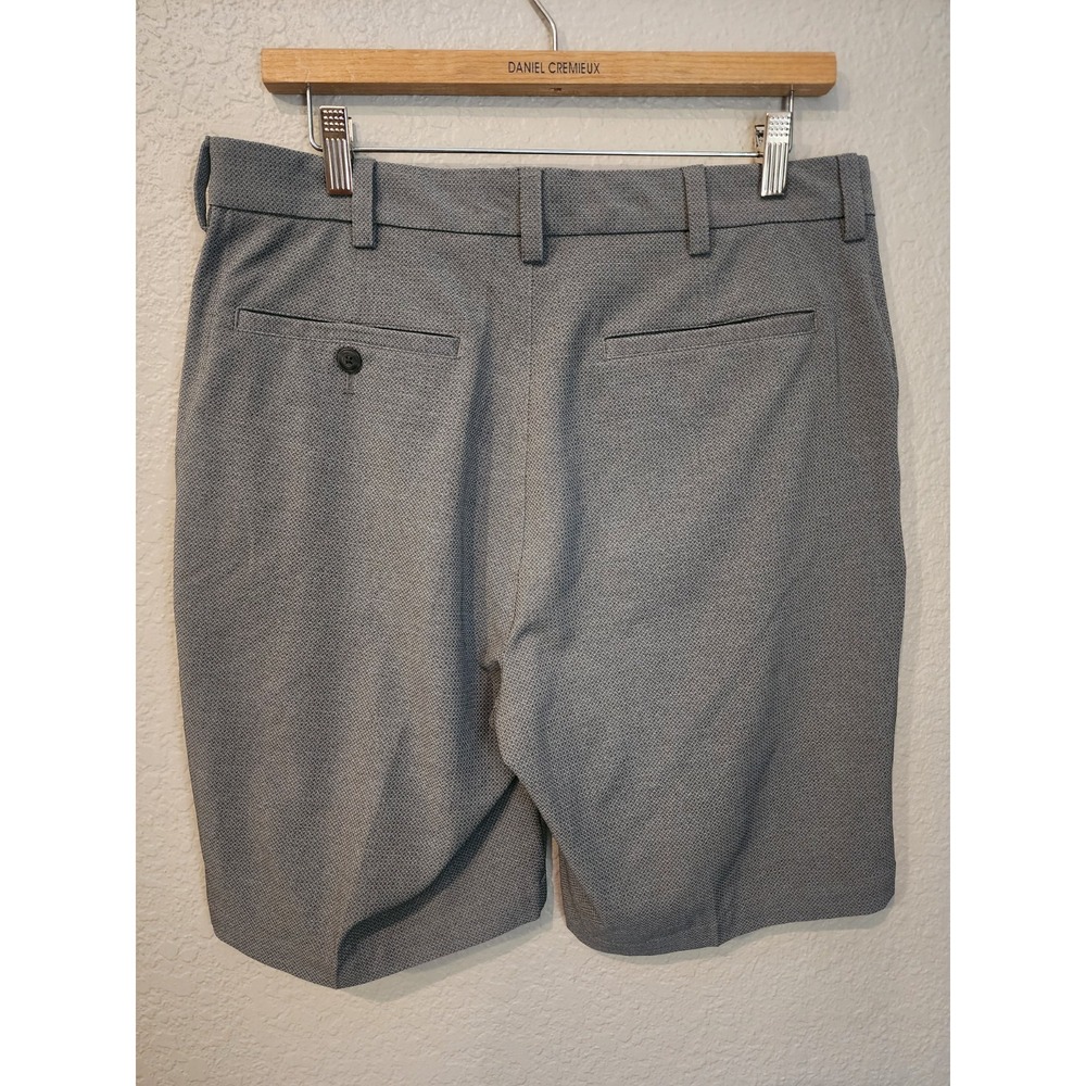 Roundtree & Yorke Men's Golf Shorts, Size 33, Inseam 9", Gray, Wrinkle Resistant - Picture 2 of 7
